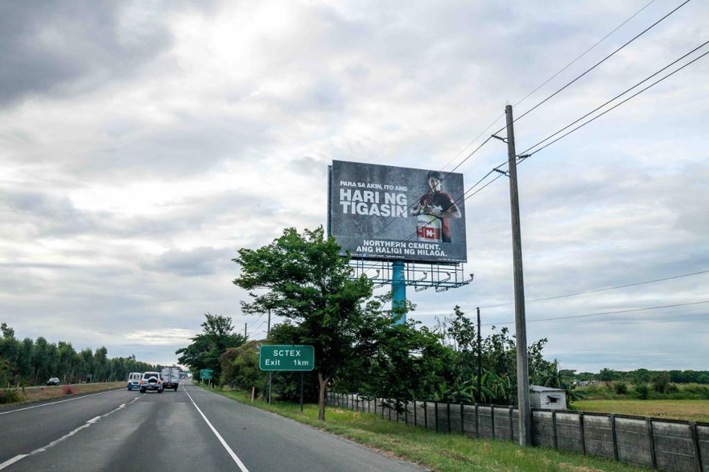Photo of a billboard in Tan Uyen